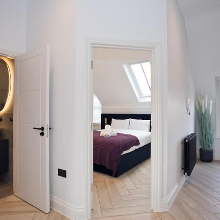 Ultra Stylish Apt Set In An Affluent Location Poole Eksteriør bilde