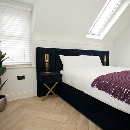 Ultra Stylish Apt Set In An Affluent Location Poole Eksteriør bilde