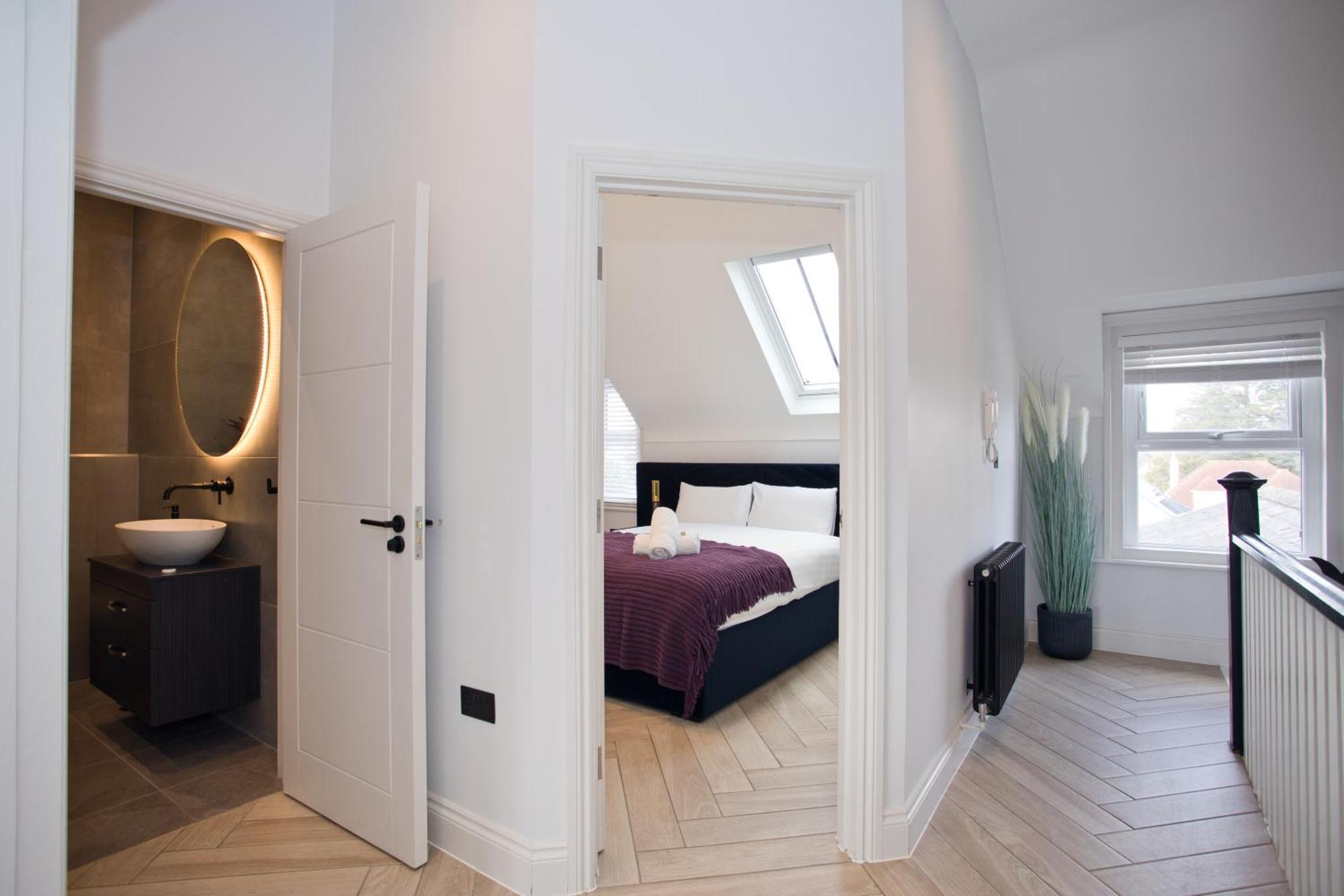 Ultra Stylish Apt Set In An Affluent Location Poole Eksteriør bilde