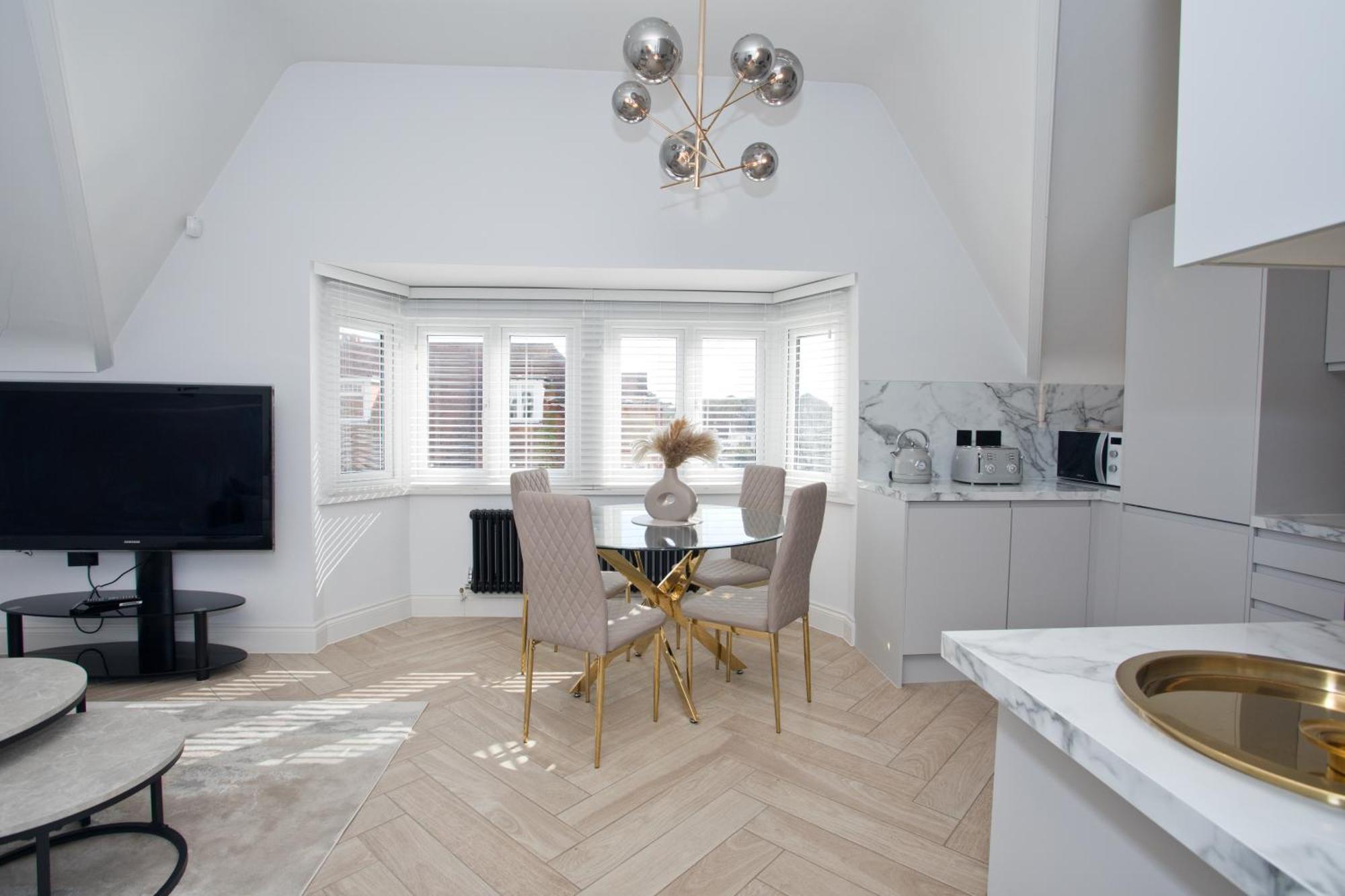Ultra Stylish Apt Set In An Affluent Location Poole Eksteriør bilde