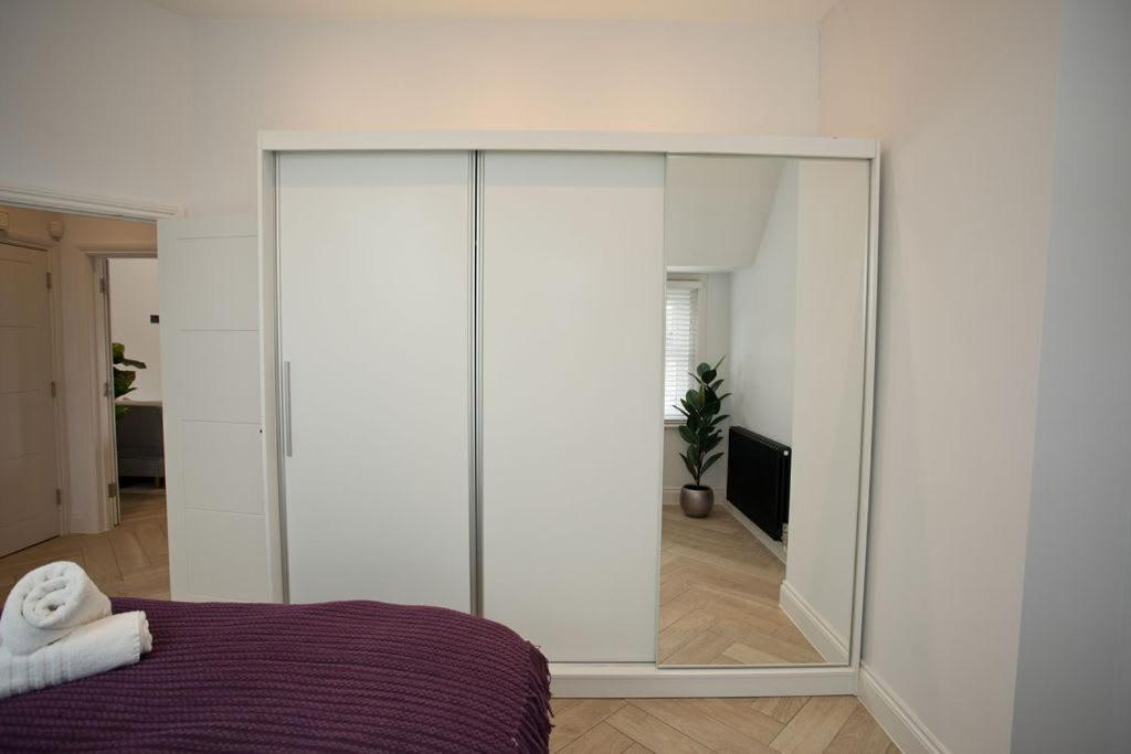 Ultra Stylish Apt Set In An Affluent Location Poole Eksteriør bilde