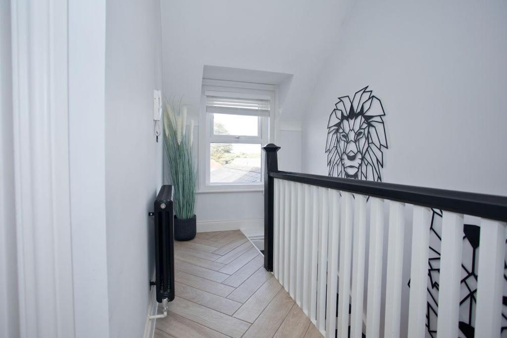 Ultra Stylish Apt Set In An Affluent Location Poole Eksteriør bilde