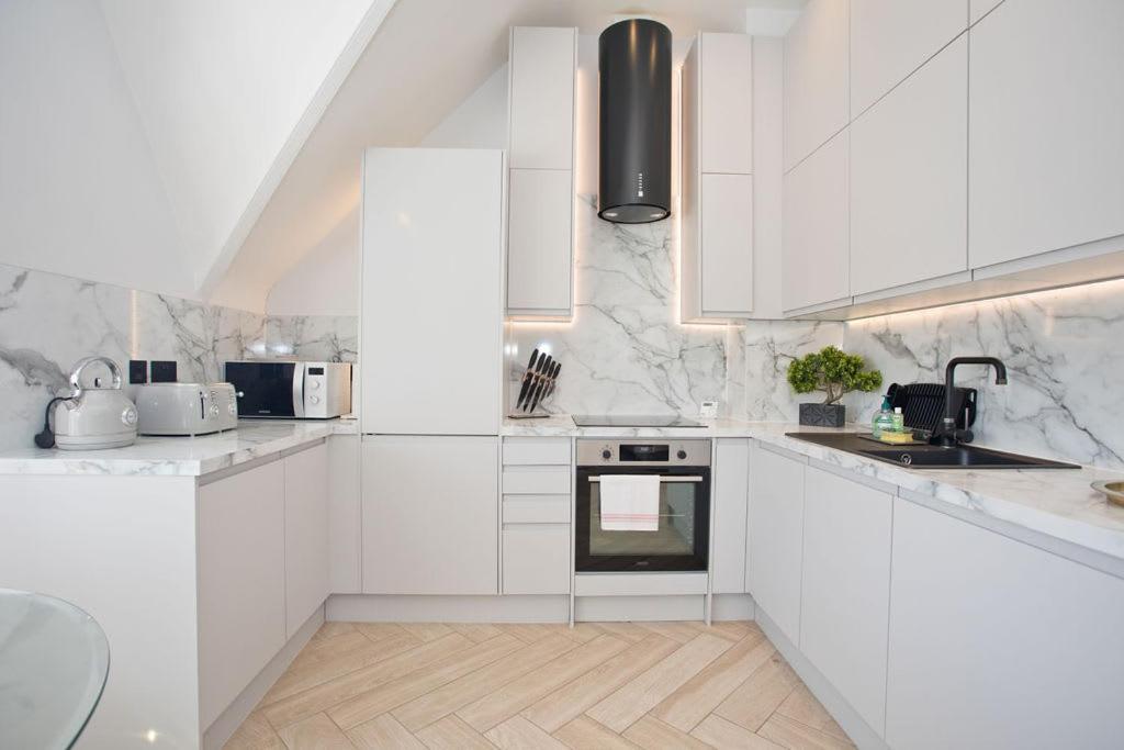 Ultra Stylish Apt Set In An Affluent Location Poole Eksteriør bilde