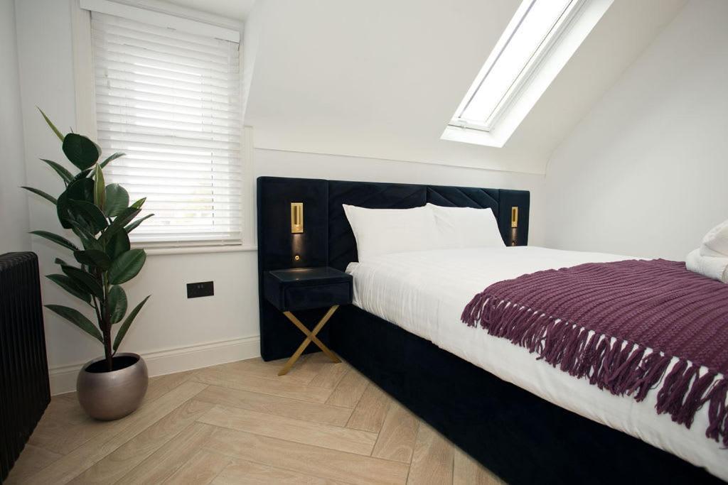 Ultra Stylish Apt Set In An Affluent Location Poole Eksteriør bilde