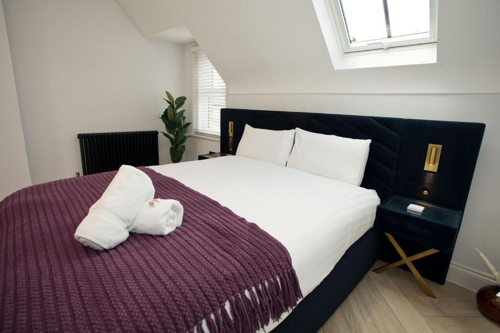 Ultra Stylish Apt Set In An Affluent Location Poole Eksteriør bilde