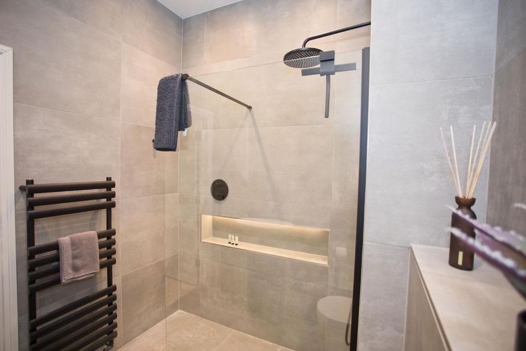 Ultra Stylish Apt Set In An Affluent Location Poole Eksteriør bilde