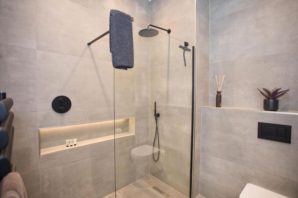 Ultra Stylish Apt Set In An Affluent Location Poole Eksteriør bilde